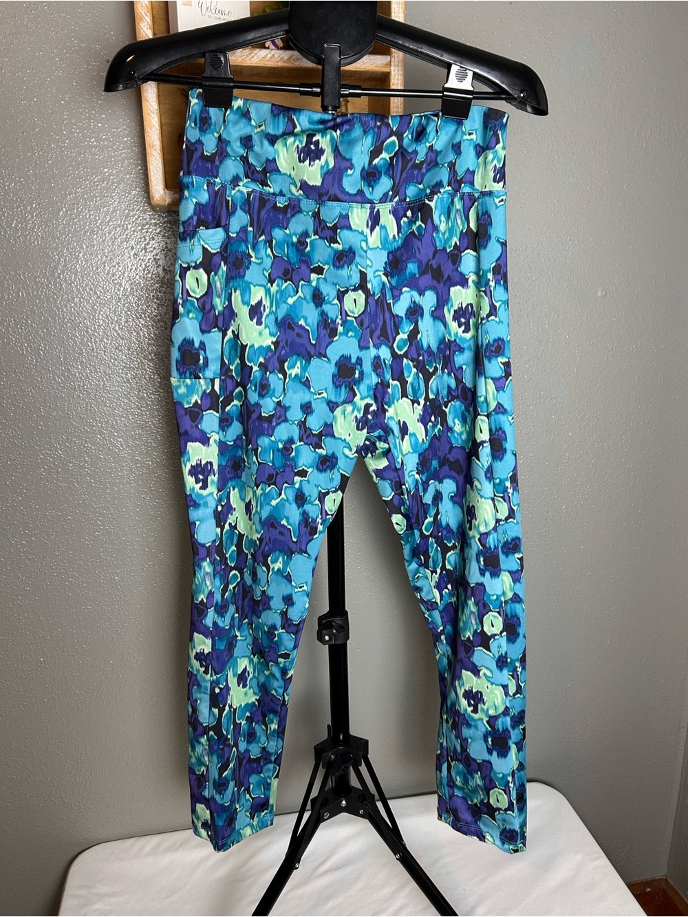 Zone Pro Teal, Blue & Navy Floral Leggings